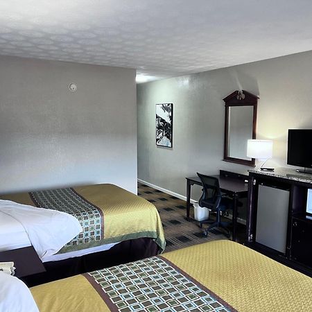 Budgetel Inn & Suites Диллард Экстерьер фото