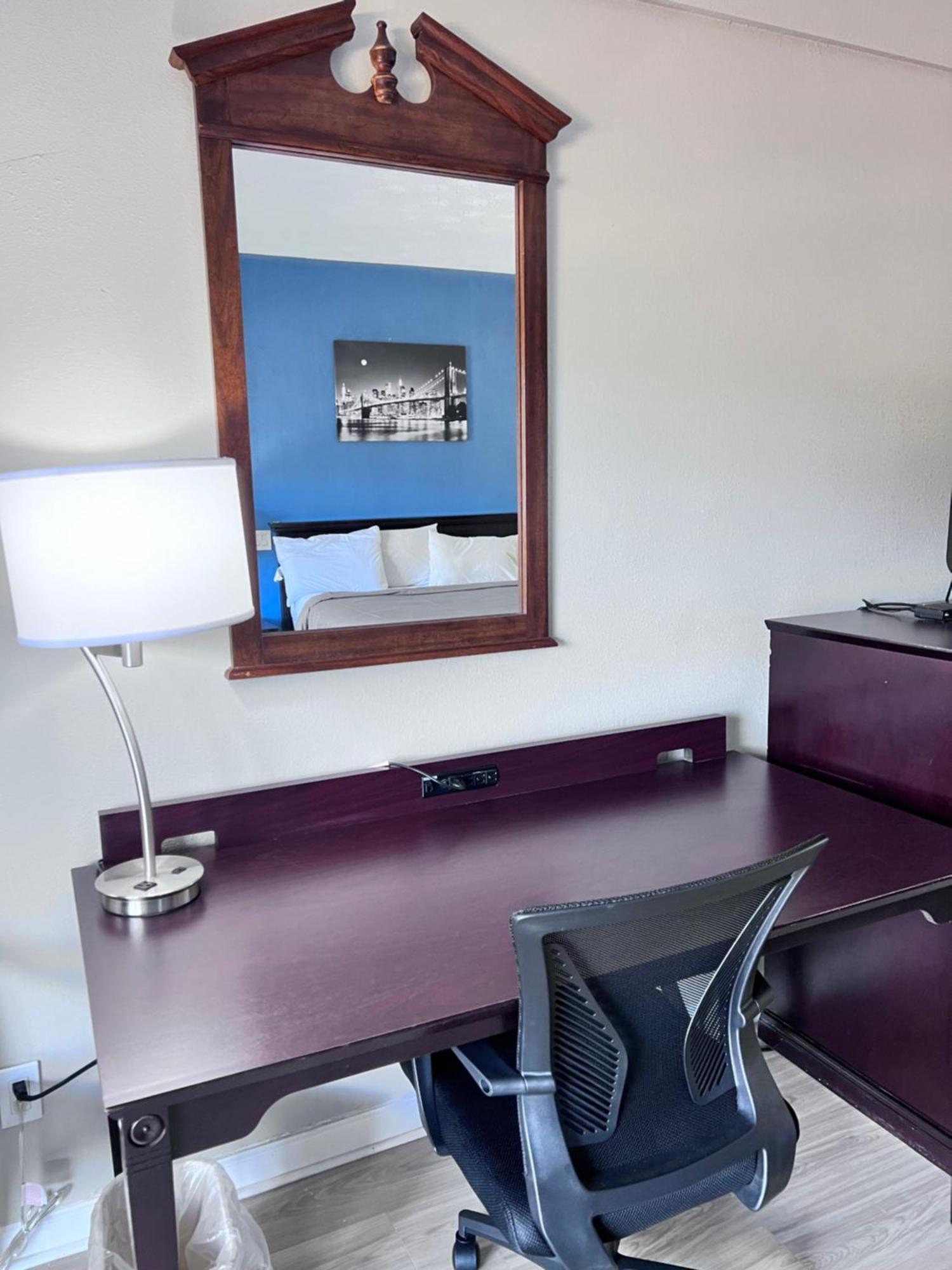 Budgetel Inn & Suites Диллард Экстерьер фото
