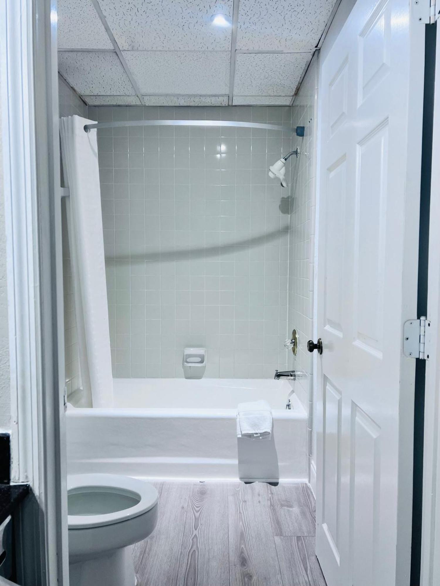 Budgetel Inn & Suites Диллард Экстерьер фото