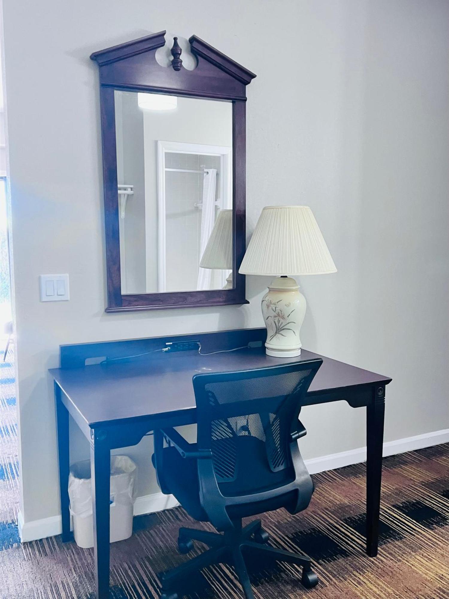 Budgetel Inn & Suites Диллард Экстерьер фото