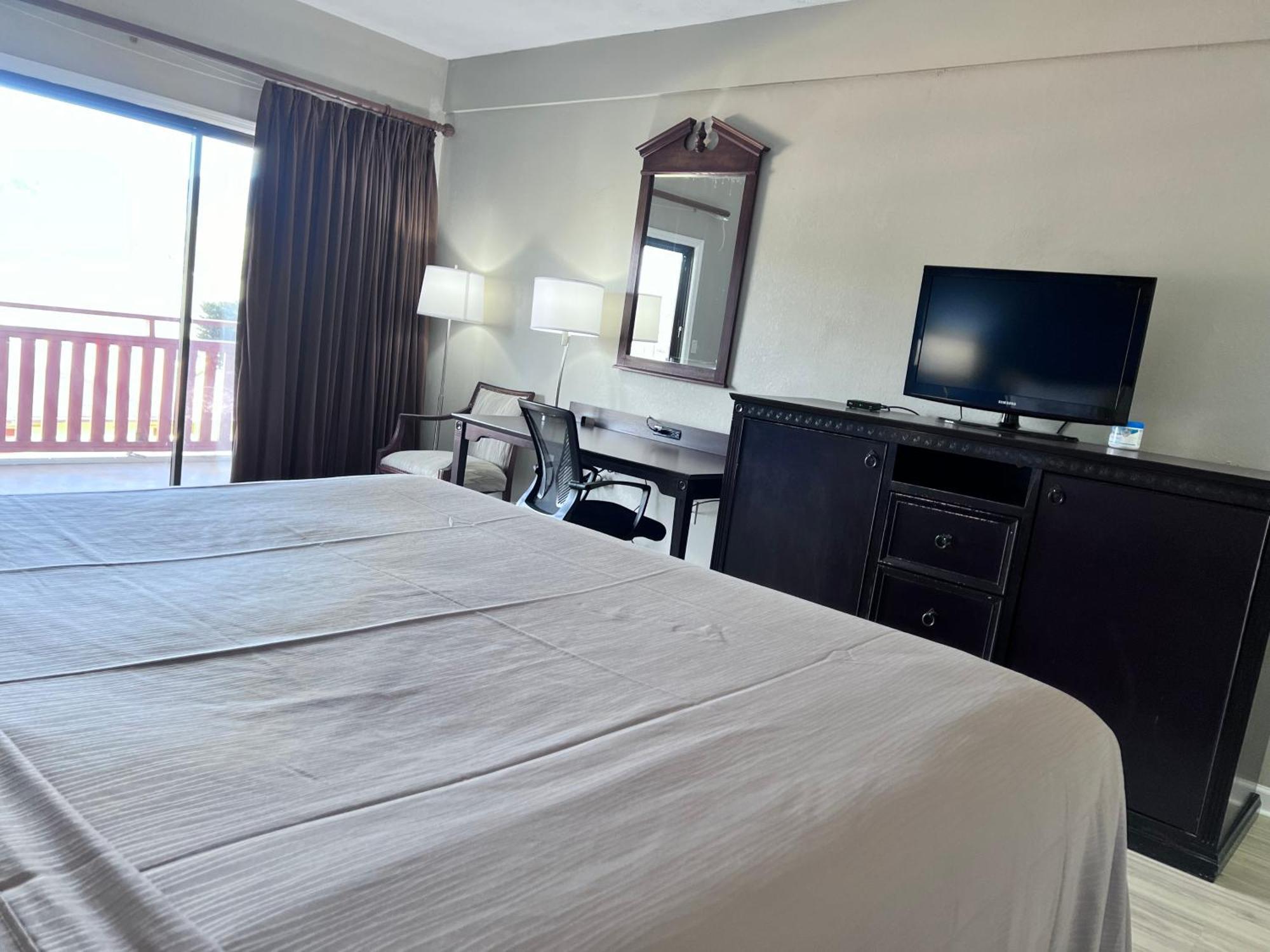 Budgetel Inn & Suites Диллард Экстерьер фото