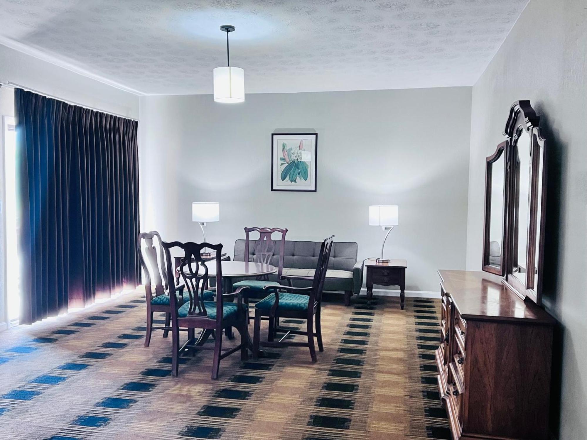 Budgetel Inn & Suites Диллард Экстерьер фото